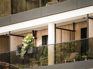 Außenansicht Detail Balkon Sommer