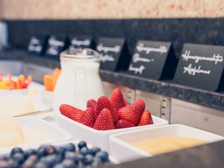 Ladestatthof-Frühstück-Obst-Milch