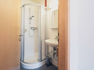 Ladestatthof-Apartment-Blütenzauber-1-Bad-2