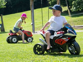 Ladestatthof-Spielplatz-Traktor-3