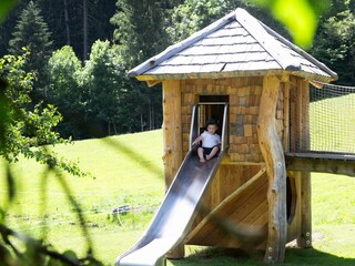 Ladestatthof-Spielplatz-Haus-1