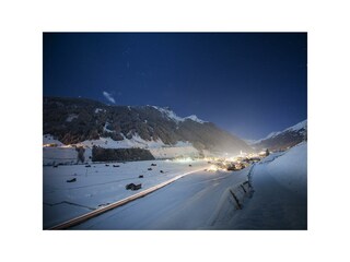 TVBStubaiTirol_AndreSchoenherr_Neustift_at_night_0