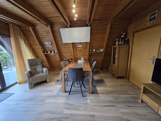 Wohnzimmer mit Essbereich