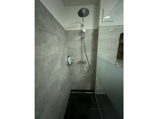 Dusche_Bad_Radkersburg-transformed