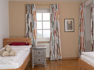 Schlafzimmer mit 2 Einzelbetten