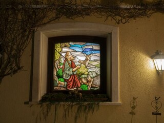 Buntglasbild am Abend