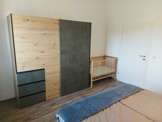 Zimmer1 m. Kinderbett