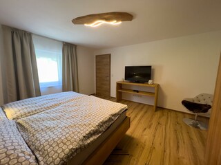 Kirscherl mit Fernseher