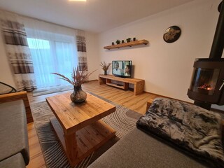 Blick vom Wohnzimmer zur Terrasse