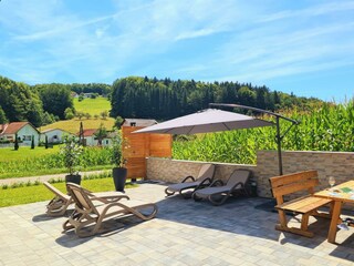 Liegestühle u. Solardusche