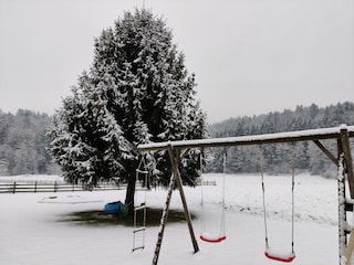 Spielplatz mit Schnee