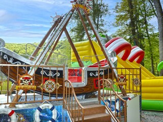 attraktionen-piratenschiff-hupfburg