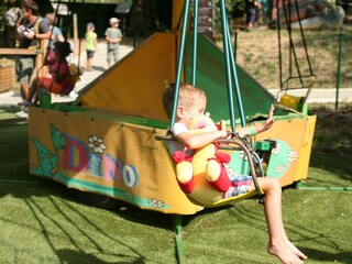 attraktionen-kleines-karussell-lebendig