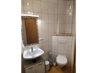 Bad 2 mit Dusche, WC und Waschmaschine