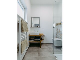 Bad m. Dusche und Toilette Wohnung Marlena
