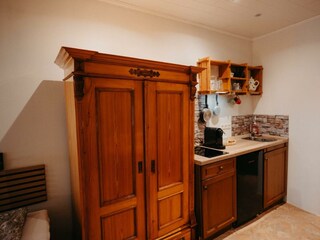 Küchenzeile mit Schrank