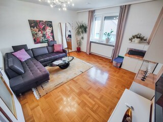 Ferienwohnung Nussbaumblick Wohnzimmer Couch