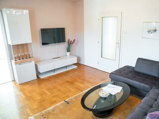 Ferienwohnung Nussbaumblick Wohnzimmer Fernseher