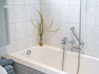 Ferienwohnung Nussbaumblick Bad Badewanne