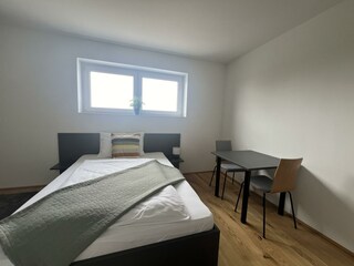 Zimmer Nr. 1 mit großem Bett