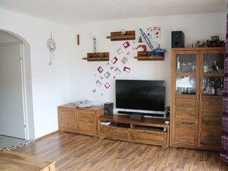 Wohnwand mit Fernseher