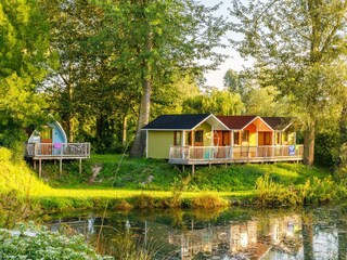 urige Hütten am Camping Au an der Donau