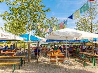 Biergarten mit Donaublick