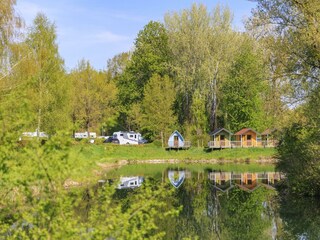 idylischer Naturteich am Campingplatz