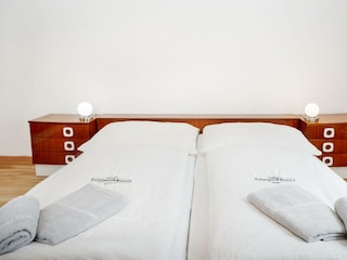 Schlafzimmer 1b