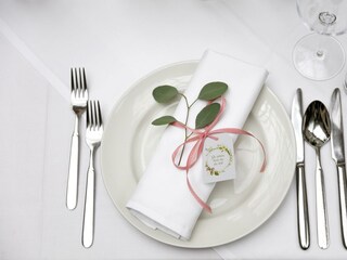 teller-besteck-serviette-jufa-hotel-roethelstein