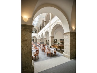 lobby-gewoelbe-jufa-hotel-roethelstein (1)