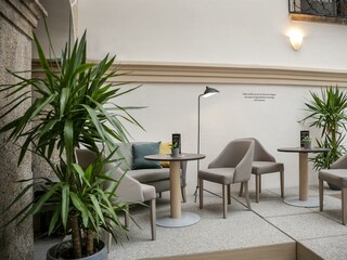 lobby-sitzecke-jufa-hotel-roethelstein
