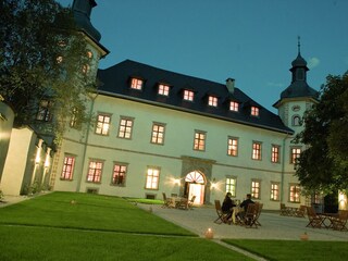 hotelansicht-jufa-hotel-schloss-roethelstein-terra