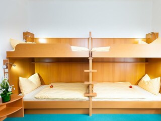 Stockbett- oder Vierbettzimmer