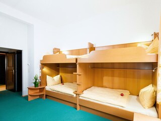 Stockbett- oder Vierbettzimmer