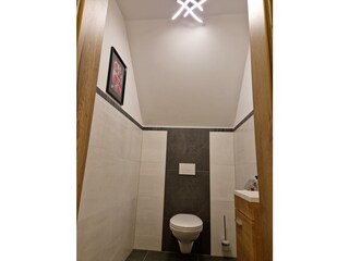 separates WC