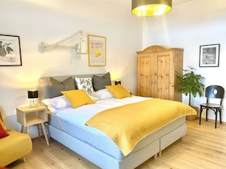 Schlafzimmer 1