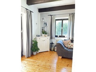 Vom Wohnbereich geht es links zur Terasse