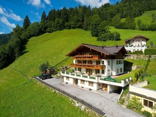 Appartementhaus-Schied-Sommer-2012 Flugaufnahme