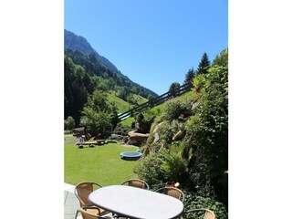 Gästeterrasse mit Grill