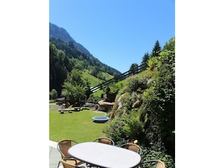 Gästeterrasse mit Grill