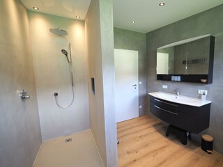 Bad mit Walk-in-Dusche