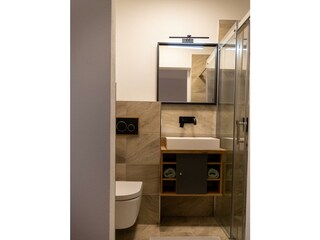 extra Badezimmer angrenzend im Schlafzimmer 1