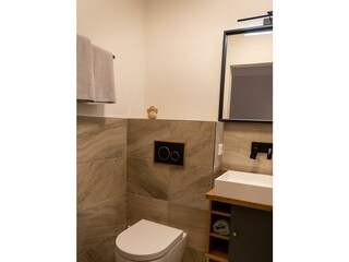 extra Badezimmer angrenzend im Schlafzimmer 1