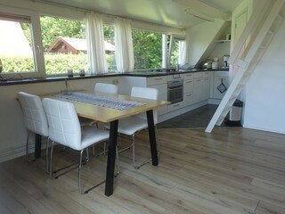 Esszimmer und Küche