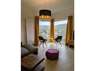 Wohnzimmer mit Panoramafenster