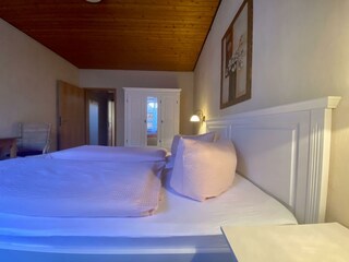 Zimmer 5 Innenansicht quer (5)