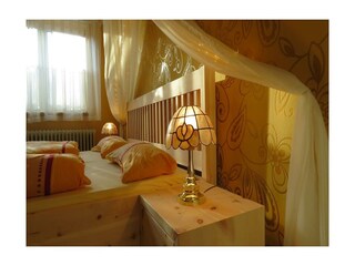 Zirbenholzbett Fewo Rose