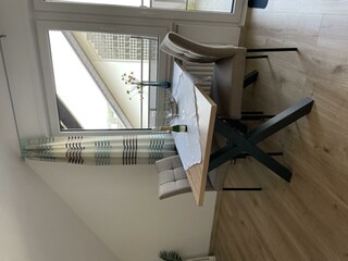 Küche Tisch im Blick in den Pfälzer Wald