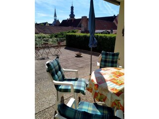 Blick von der überdachten Terrasse